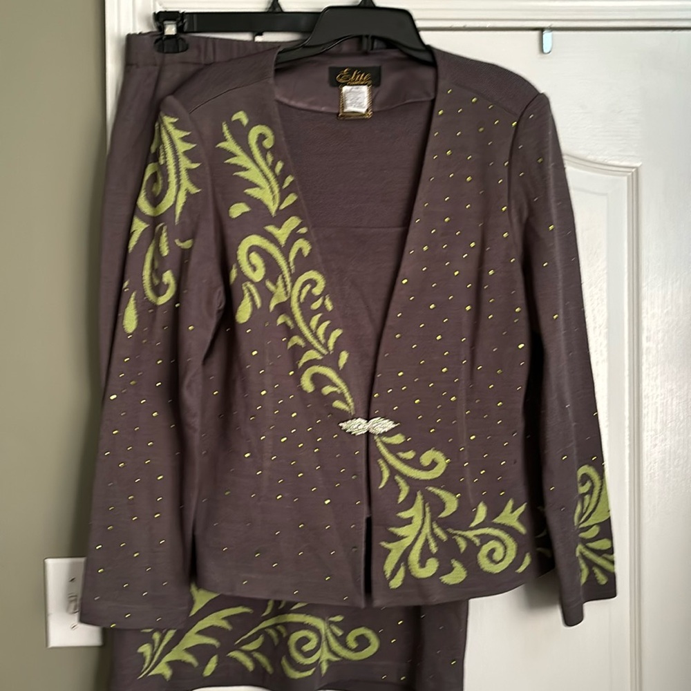 Beautiful 2 Piece Suit by Elite Champagne!